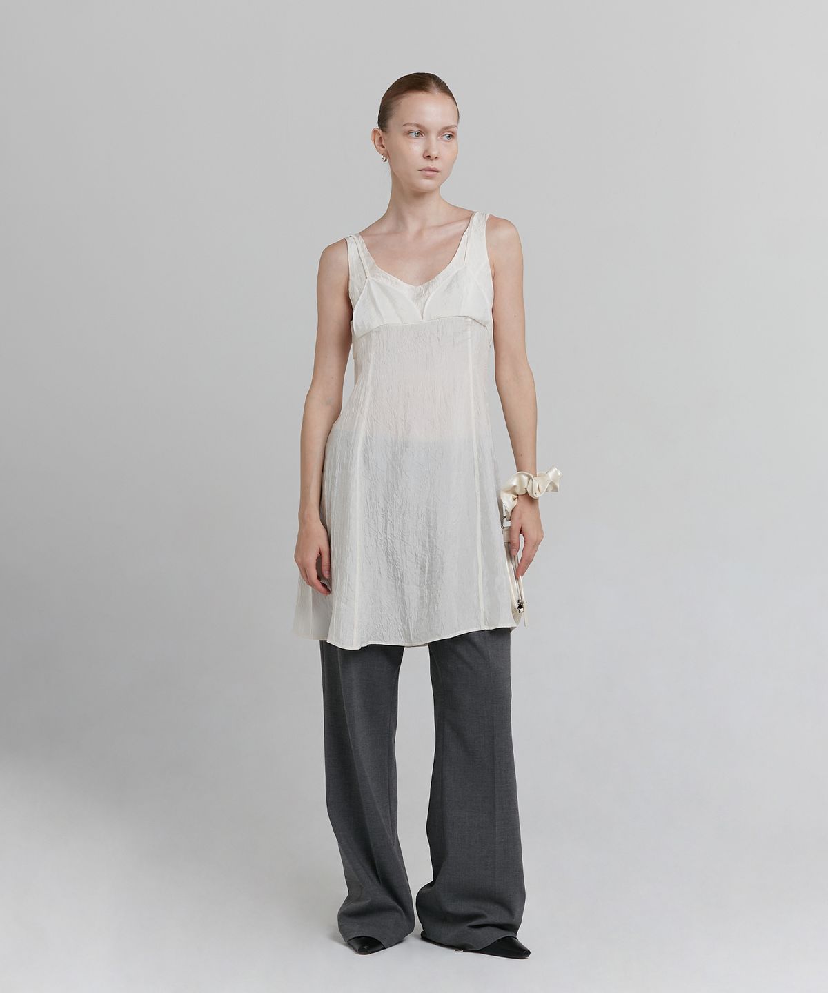 로우타이드(LOW TIDE) WRINKLE SLEEVELESS DRESS [IVORY]