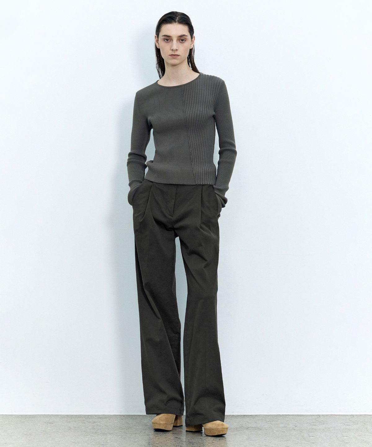인사일런스 우먼(INSILENCE WOMEN) 와이드 치노 팬츠 CHARCOAL