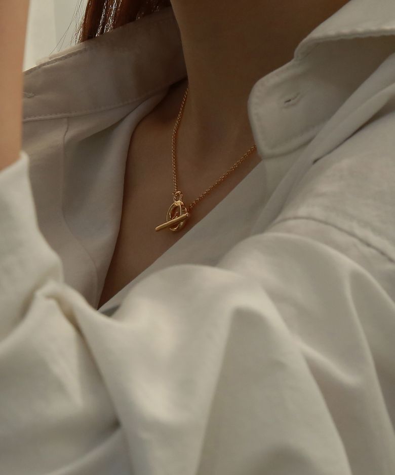 Signature Toggle Bar Mini Necklace