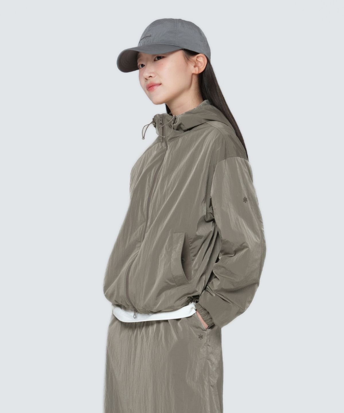 스노우피크 어패럴(SNOWPEAK APPAREL) 브라이트 여성 후드 바람막이 (S24FWFWB71) Tan Gray