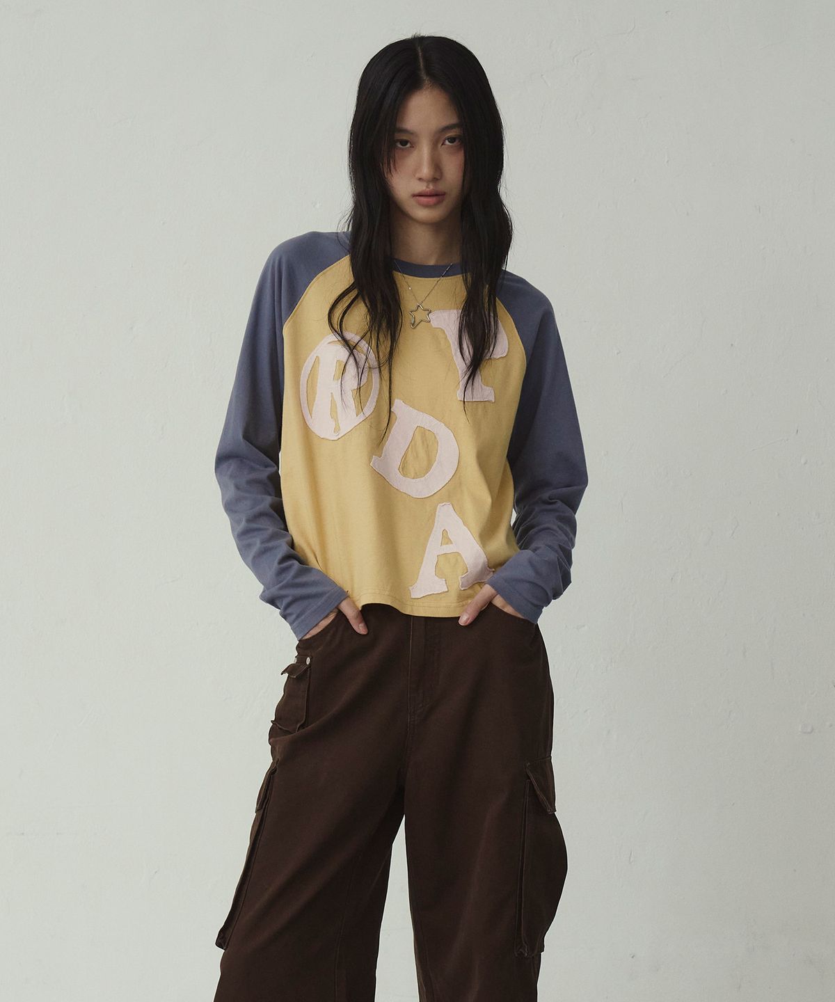 프렌다(PRENDA) PRDA BIG PATCH RAGLAN LONG SLEEVE MUSTARD