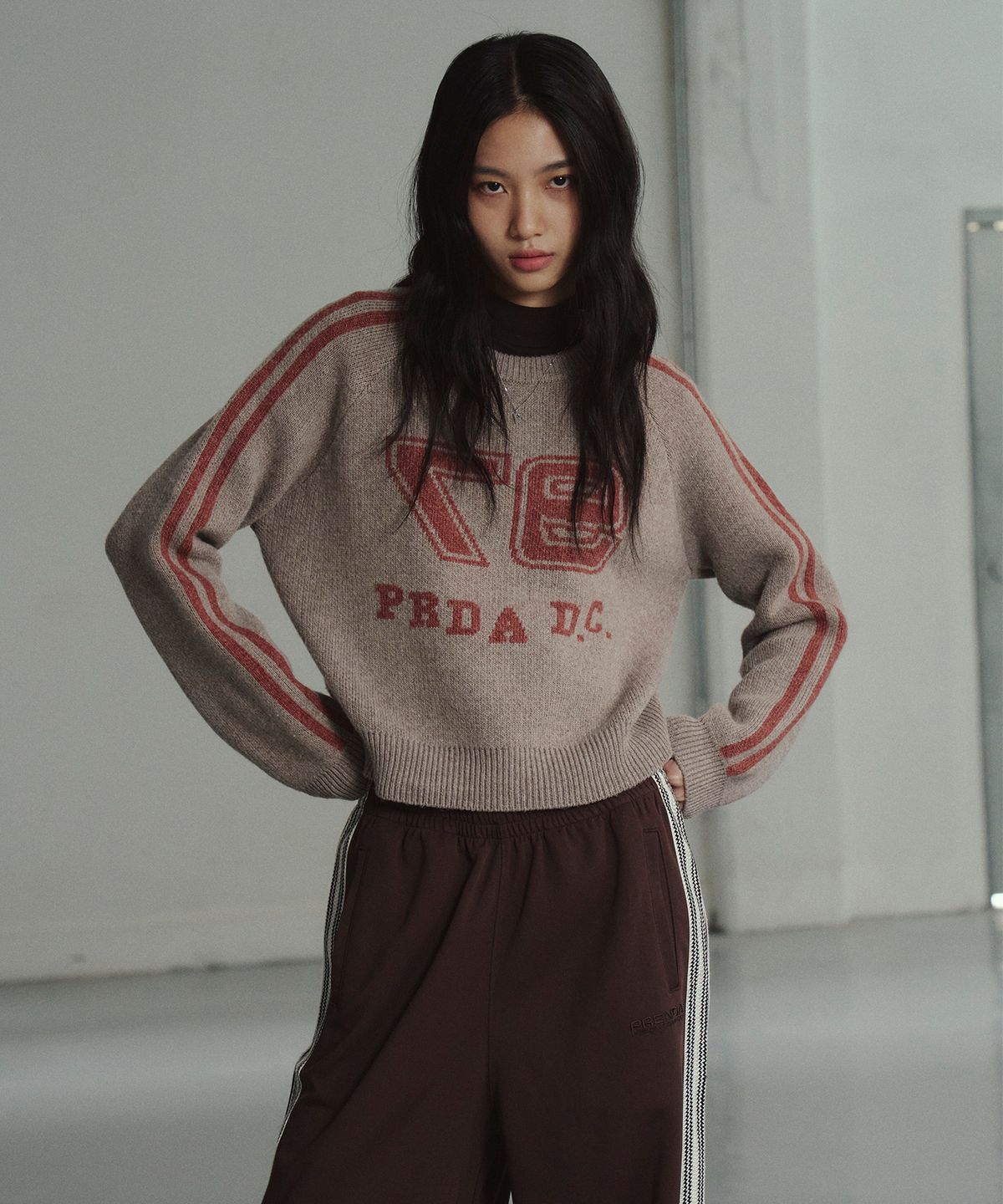 프렌다(PRENDA) 97 PDC LOGO JACQUARD KNIT WOOD BROWN