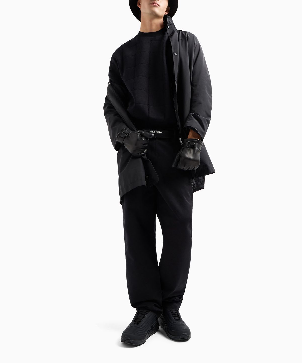 아르마니 익스체인지(ARMANI EXCHANGE) 남성 로고 플레이트 텍스처드 팬츠_블랙 A414342008