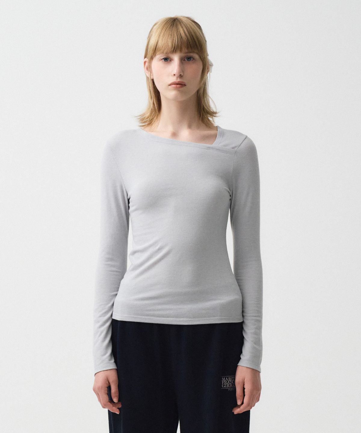 마리떼 프랑소와 저버(MARITHÉ + FRANҪOIS GIRBAUD) W NECK POINT LONG SLEEVE light gray
