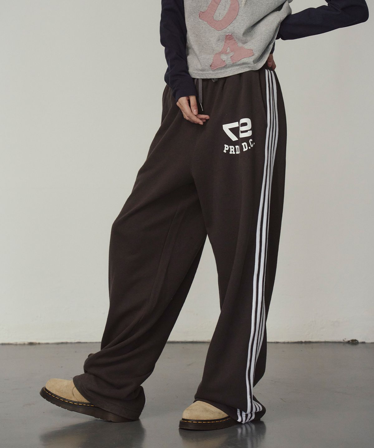 프렌다(PRENDA) SIDE STRIPE WIDE PANTS CHARCOAL