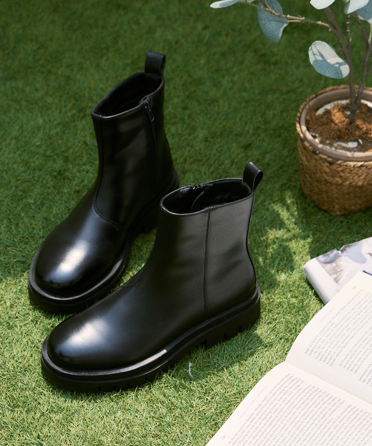 MUSINSA DRAWFIT WOMEN Curve cut chunky ankle boots [BLACK]