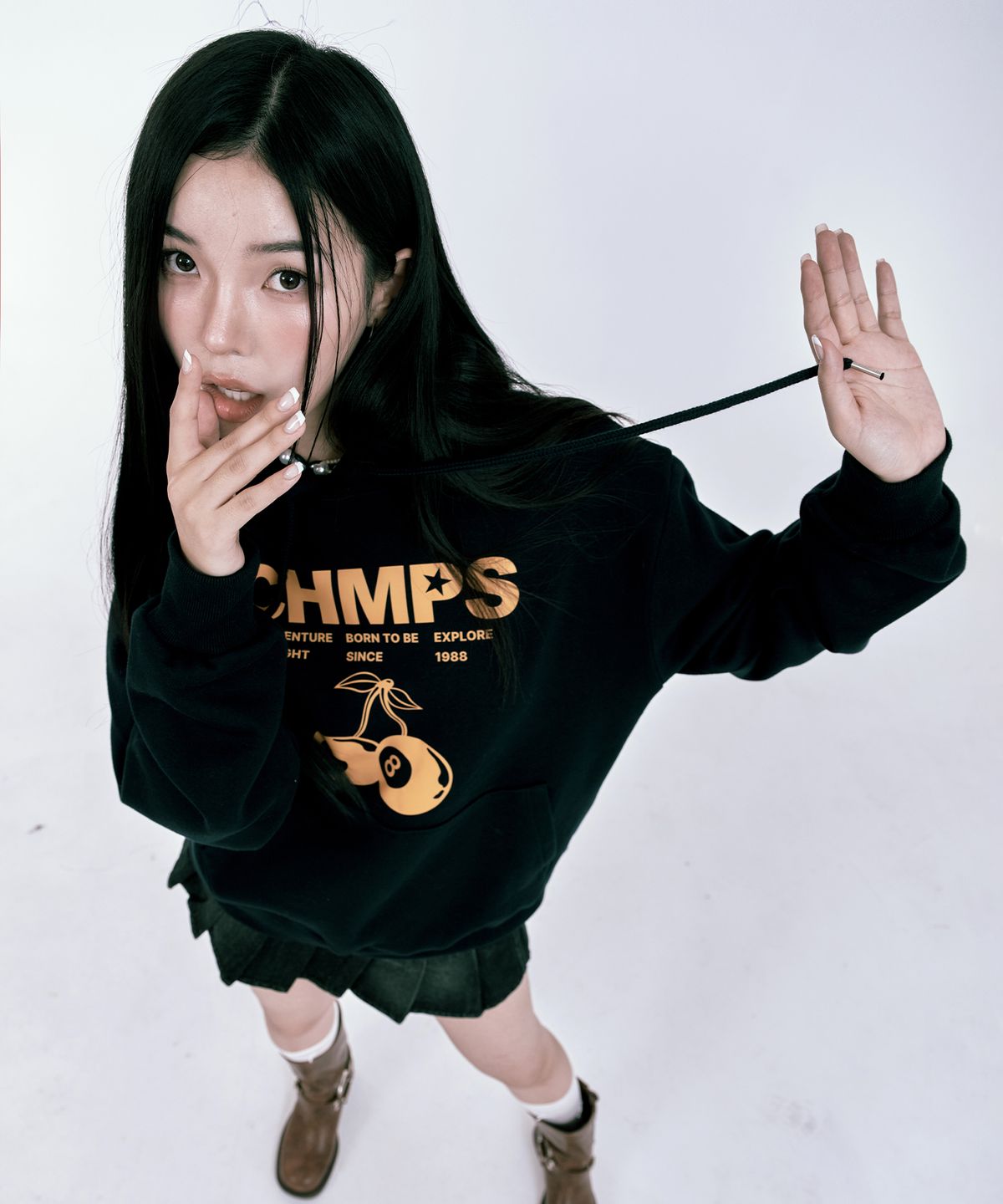 본챔스(BORN CHAMPS) 본 8 트리 기모 후드 티셔츠 B24FT06NA