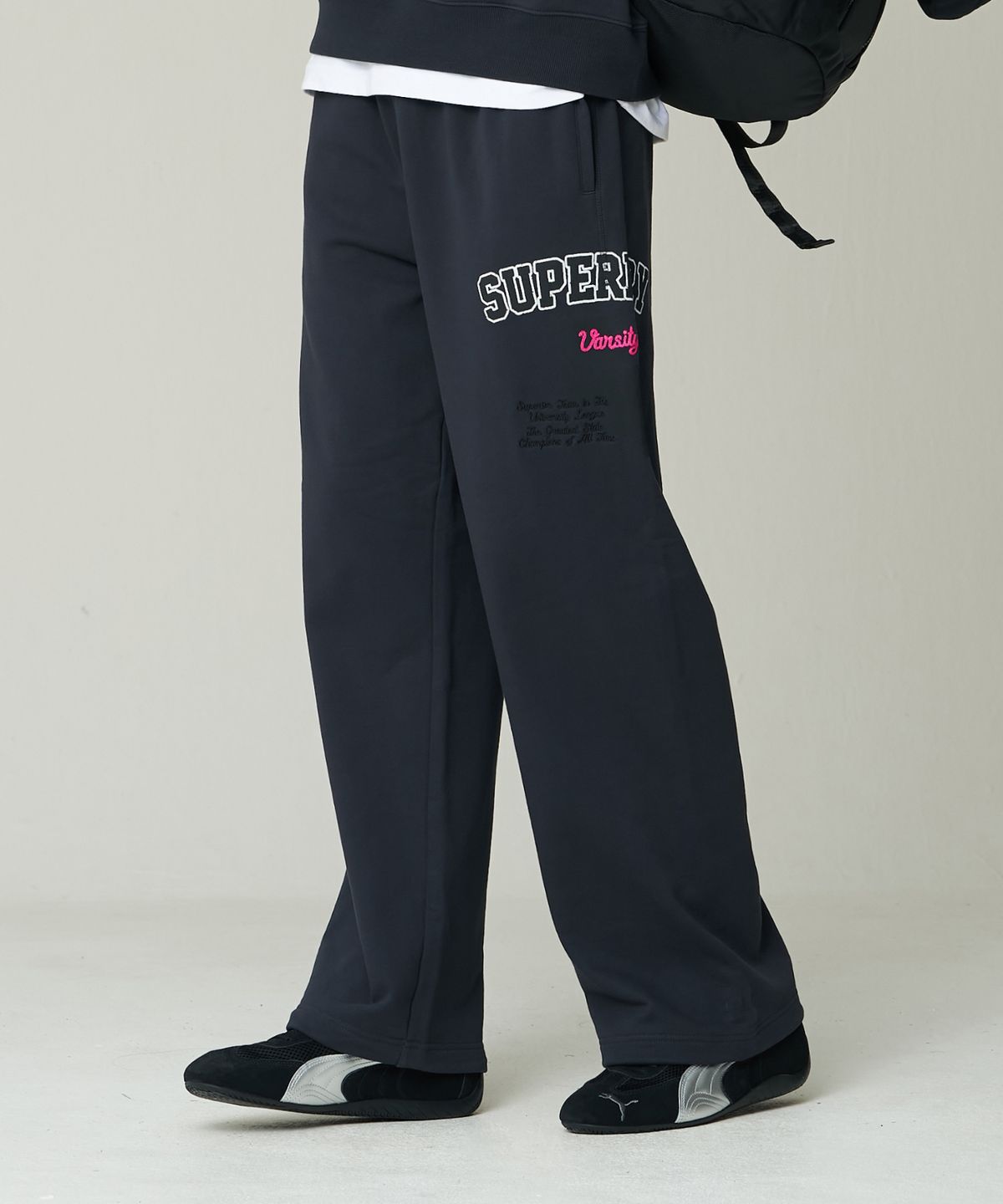 슈퍼드라이(SUPERDRY) 바시티 와이드 스웻 팬츠 네이비