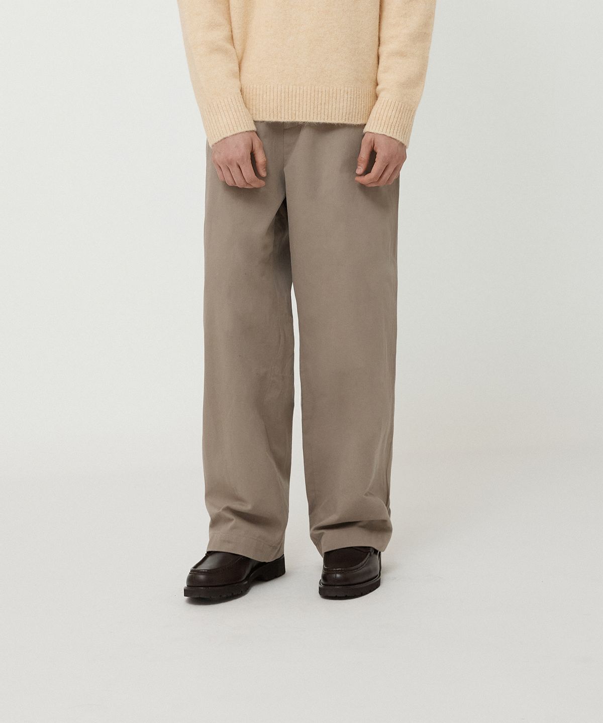 필더스(FIELDERS) MAN CLASSIC CHINO PANTS DEEP BEIGE