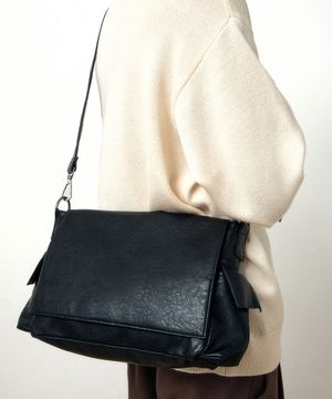 CRACK LEATHER CROSS BAG BLACK