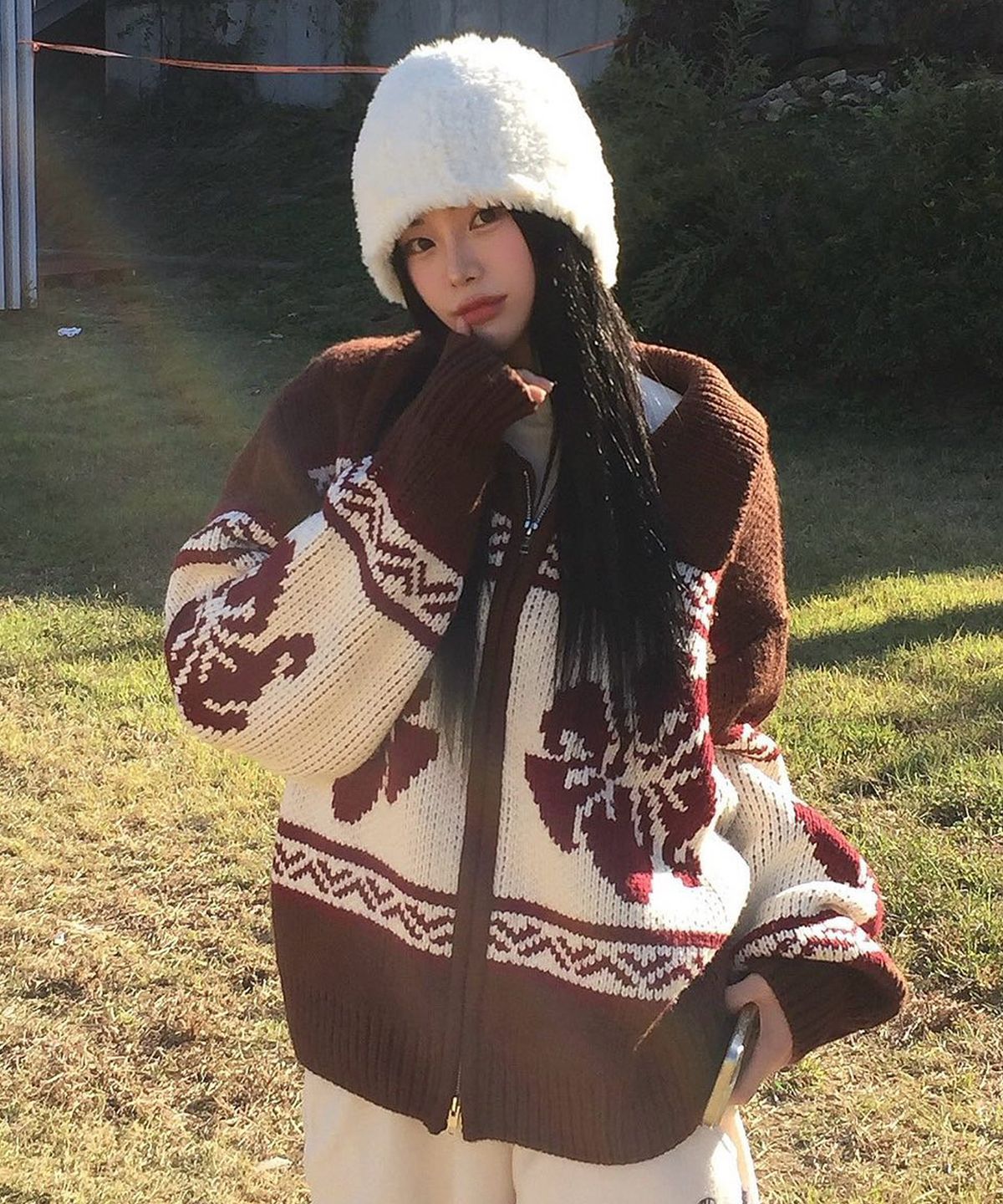 락케이크(ROCKCAKE) Flower Cowichan Cardigan - Brown