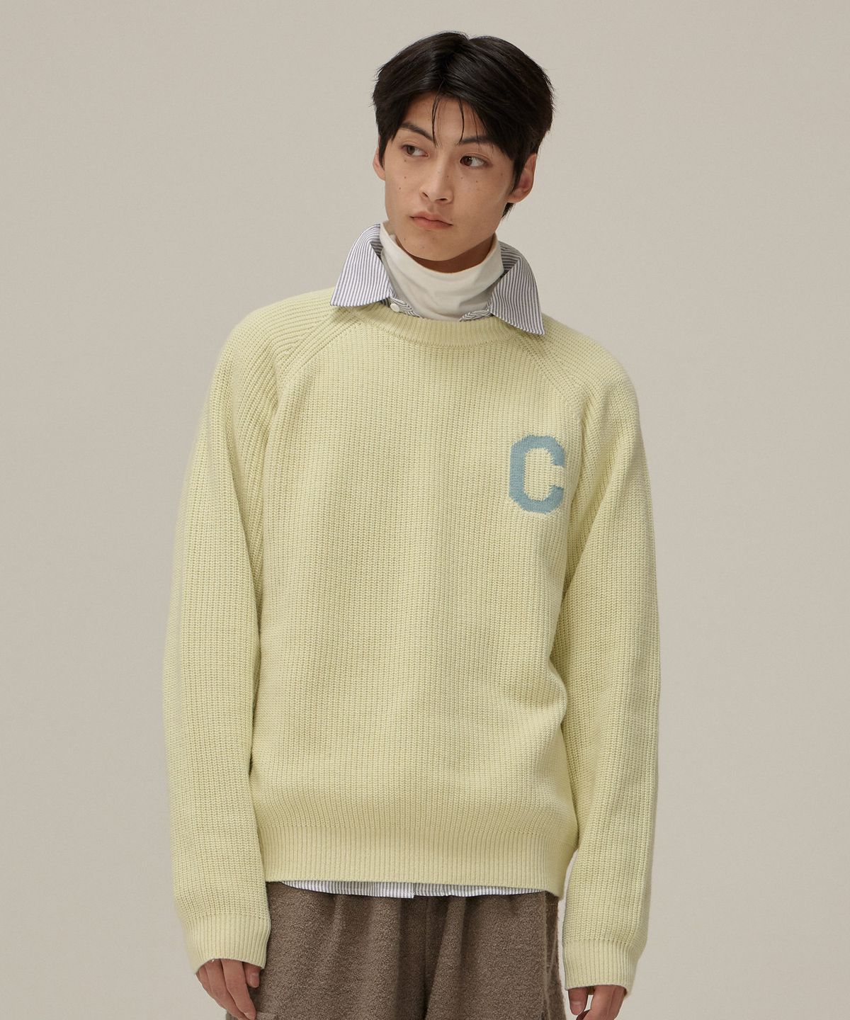 커버낫(COVERNAT) 미들 C 로고 크루넥 니트 라이트 옐로우