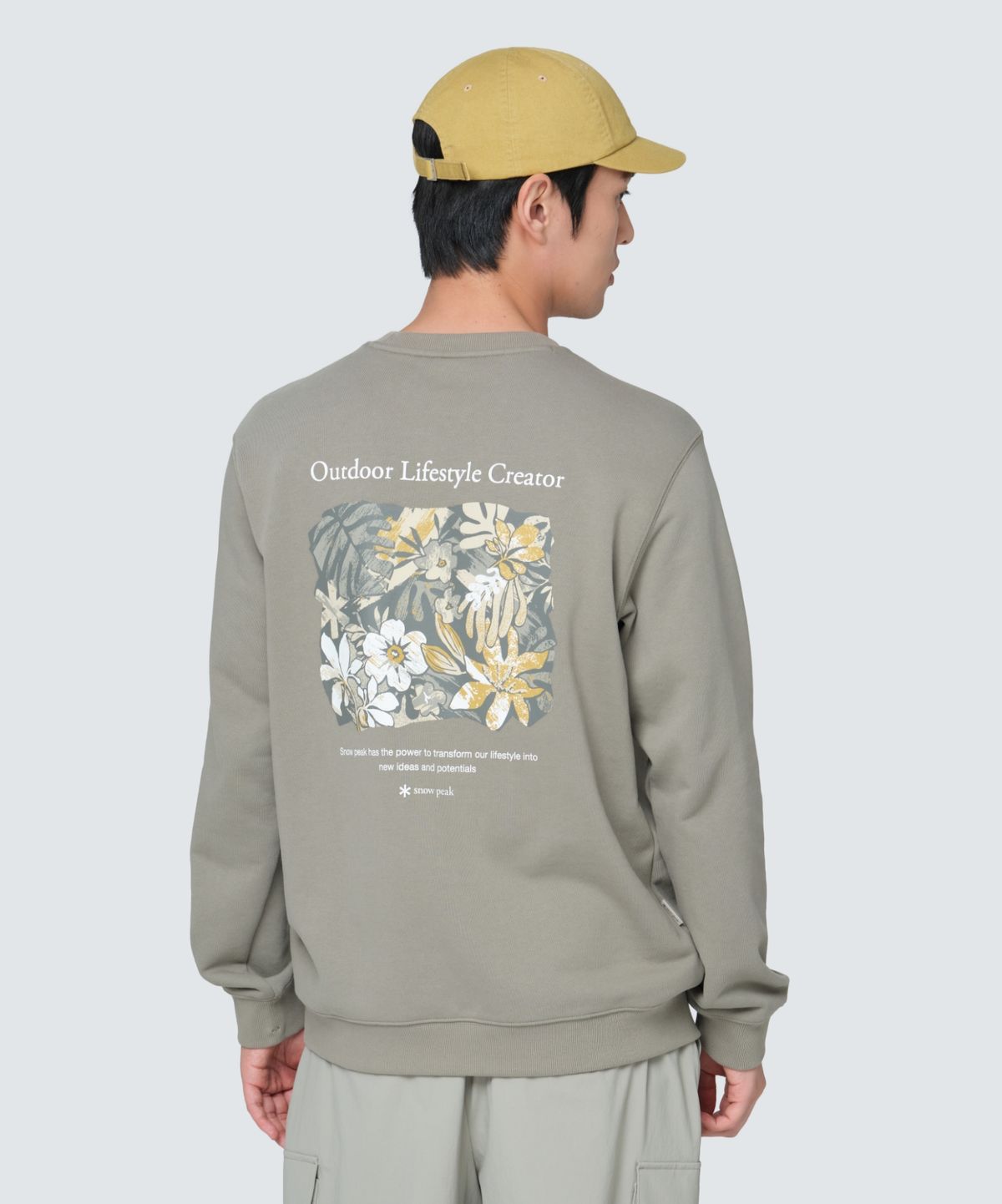스노우피크 어패럴(SNOWPEAK APPAREL) 트로피컬 그래픽 맨투맨 (S24FUFHT64) Khaki Gray
