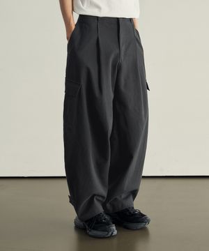 [데일리룸 X 로템버] 벌룬 레그 밀 와이드 카고 팬츠 [CHARCOAL]