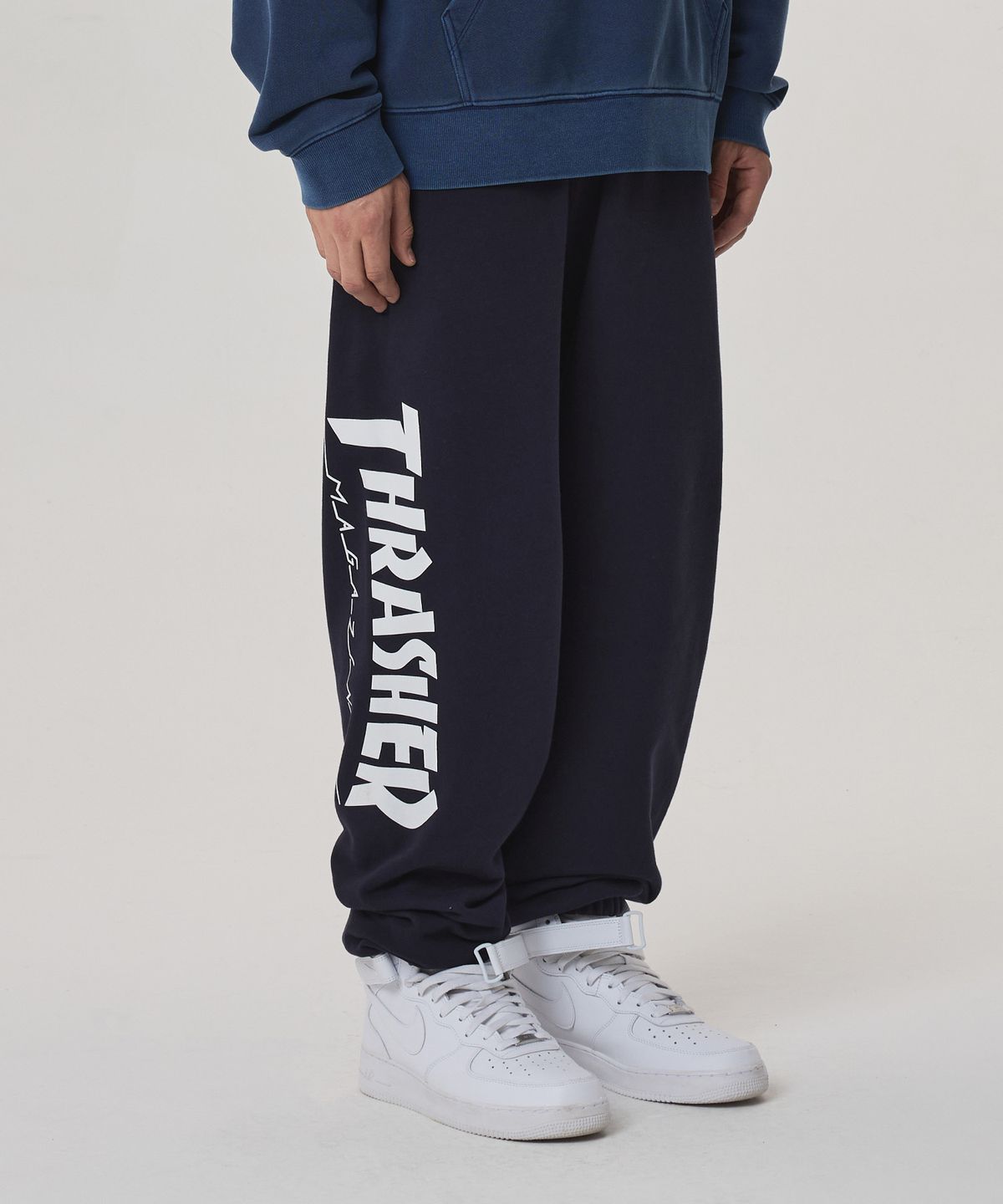 트레셔(THRASHER) 매거진 로고 스웻 조거 팬츠 네이비