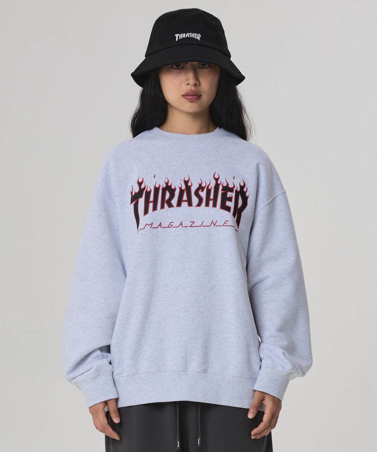트레셔(THRASHER) 투컬러 플레임 로고 맨투맨 화이트 멜란지