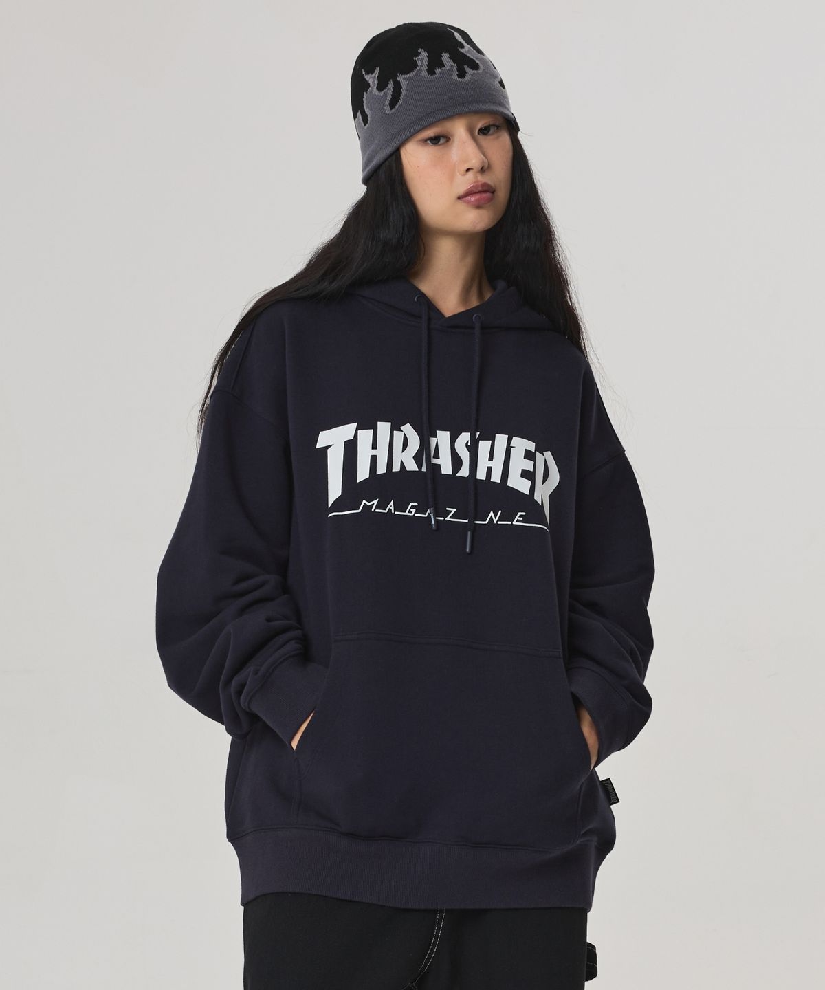 트레셔(THRASHER) 매거진 로고 후디 네이비