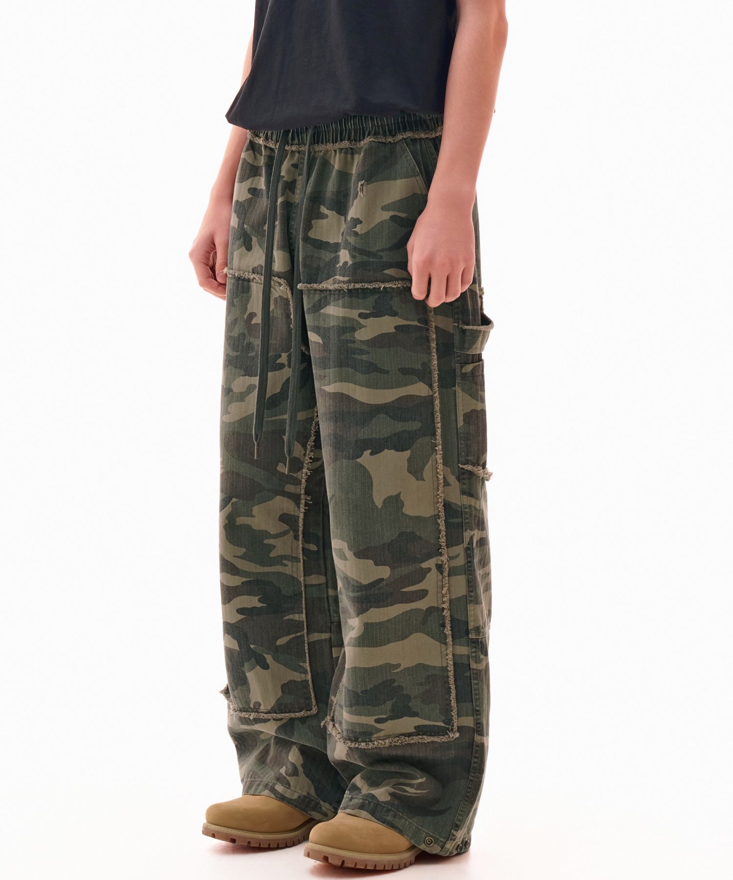 MUSINSA | TAKEASY Herringbone Camo Carpenter Pants (Camo Beige)