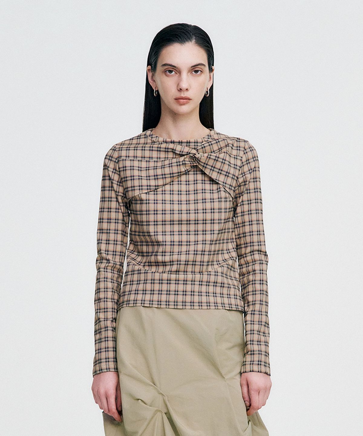 킴지수(KIMZISU) Twisted Check High-neck Top _ BEIGE