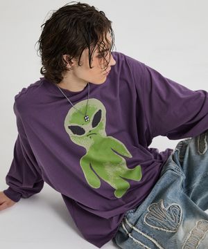 에일리언 그래픽 오버핏 롱슬리브 티셔츠 퍼플