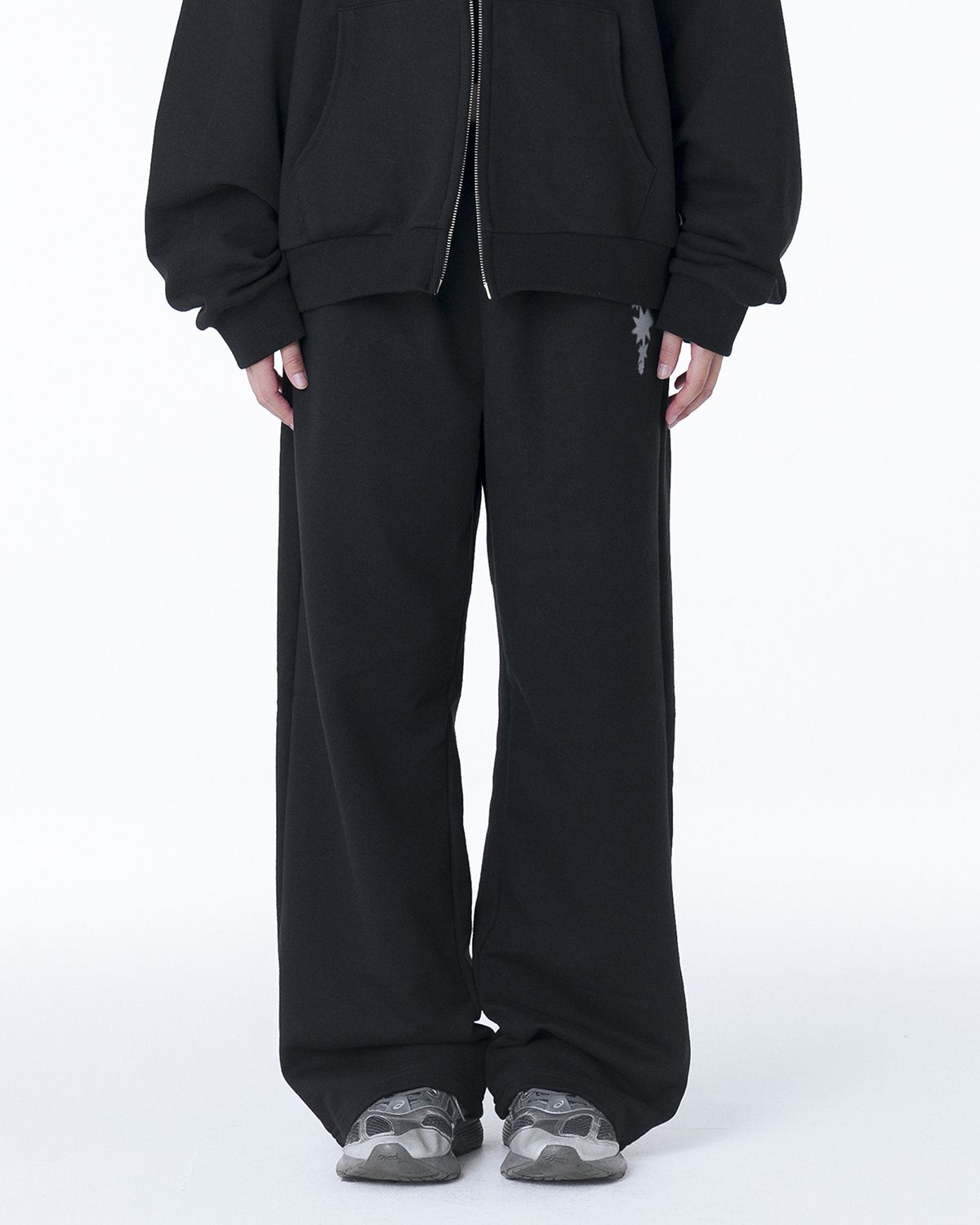 미세키서울(MISEKI SEOUL) Midnight star sweat pants BLACK