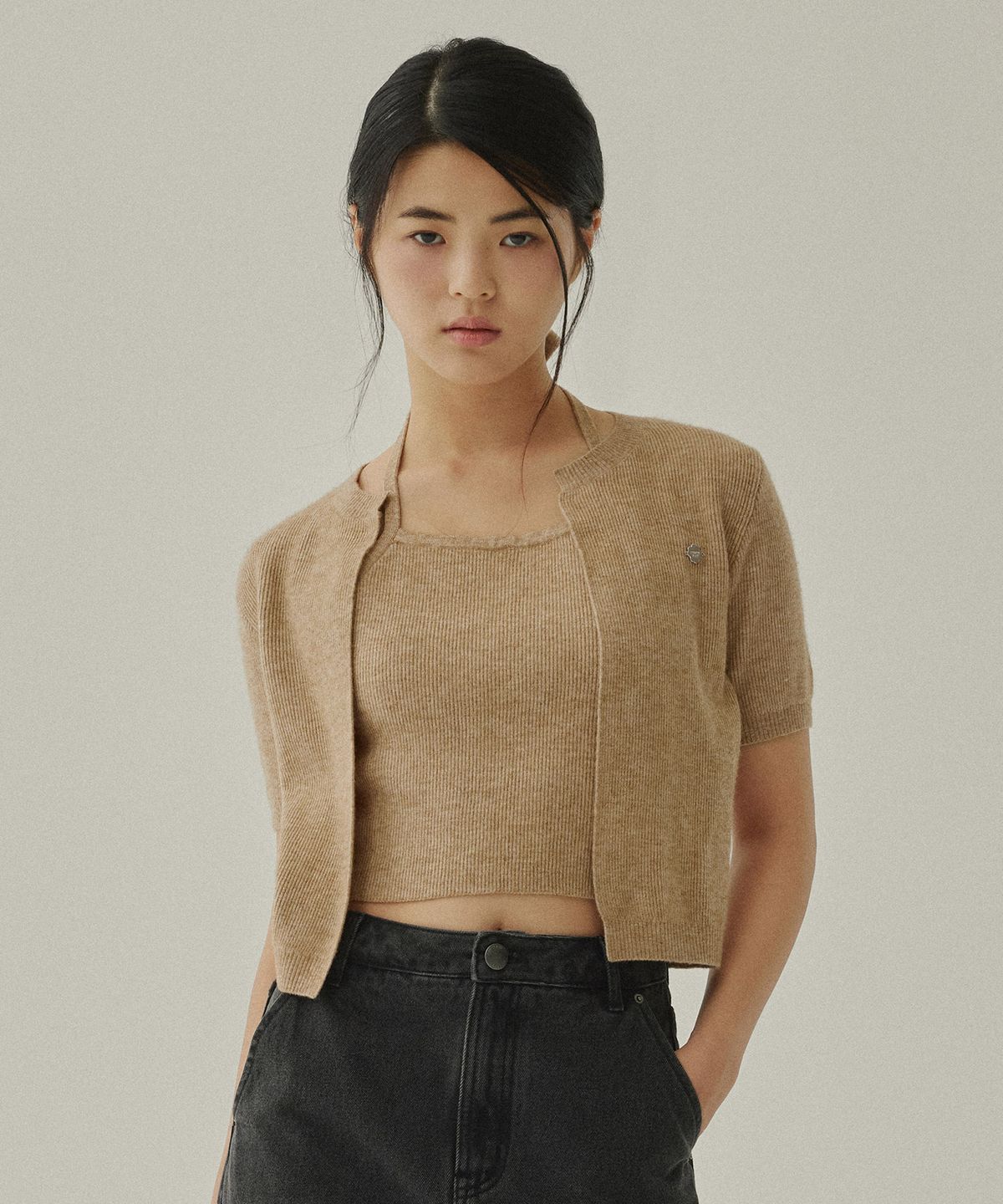 커버낫 우먼(COVERNAT WOMAN) 우먼 홀터넥 크롭 하프 니트 Beige