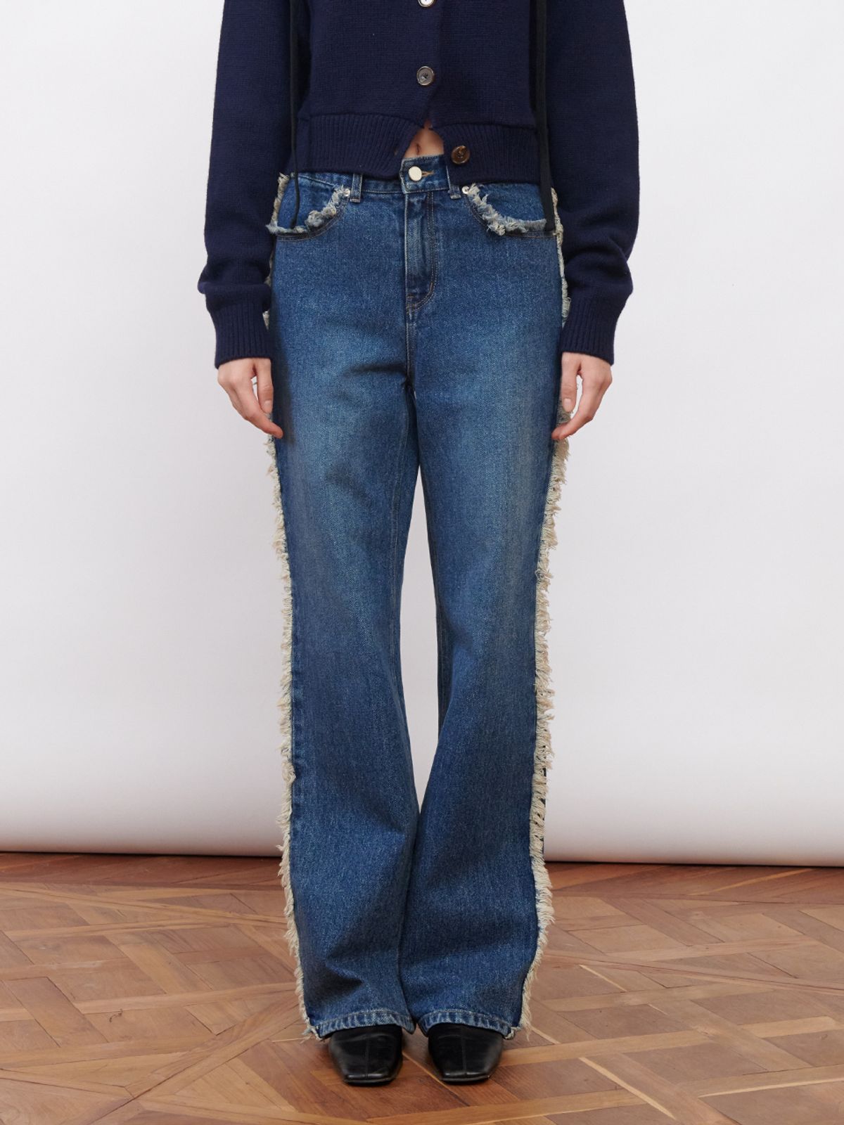 기준(KIJUN) Raw Edge Trimmed Jeans Blue