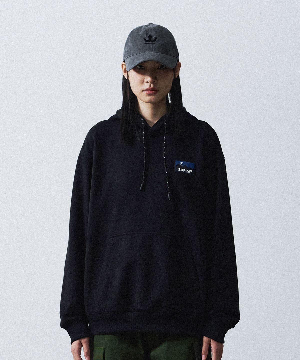 수프라(SUPRA) 라벨 포인트 데일리 후드(BLACK)