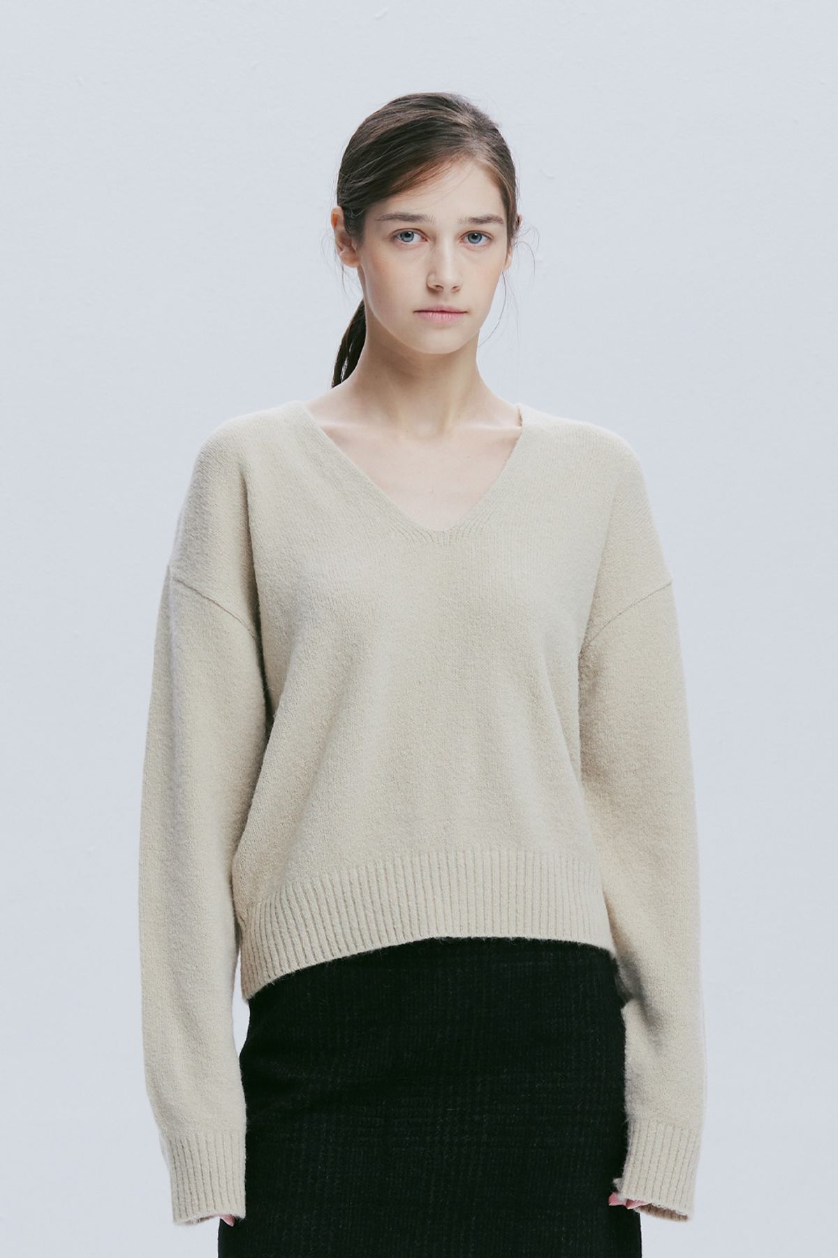 애프터아워즈(AFTERHOURS) V-NECK ALPACA KNIT TOP (LIGHT BEIGE)