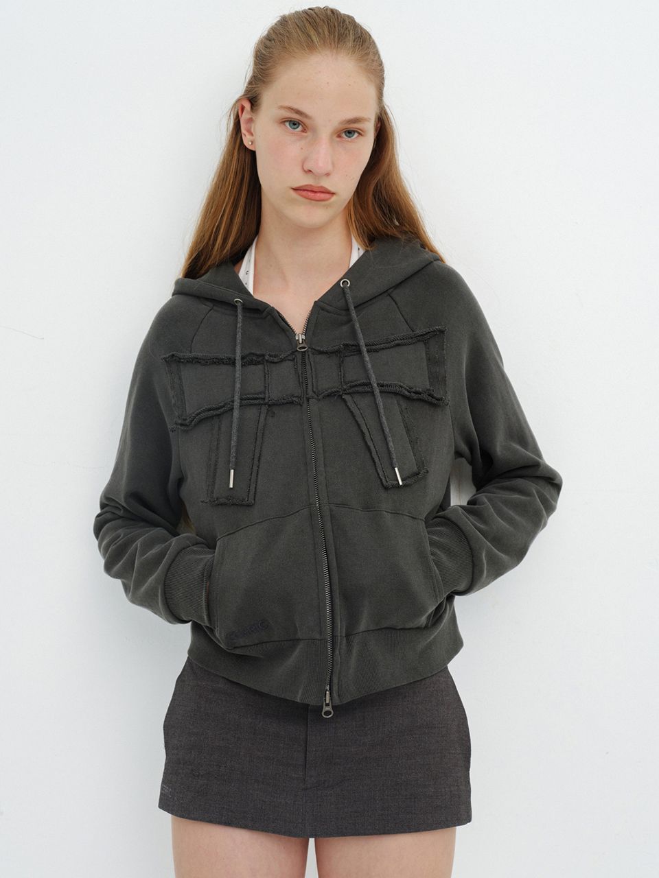 MUSINSA公式 | CERRIC BIG RIBBON HOODIE ZIP UP / CHARCOAL