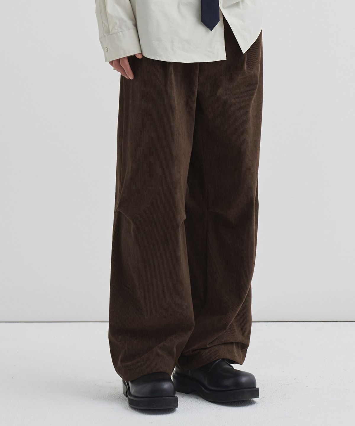 드로우핏(DRAW FIT) 에센셜 와이드 원턱 코듀로이 팬츠 [BROWN]