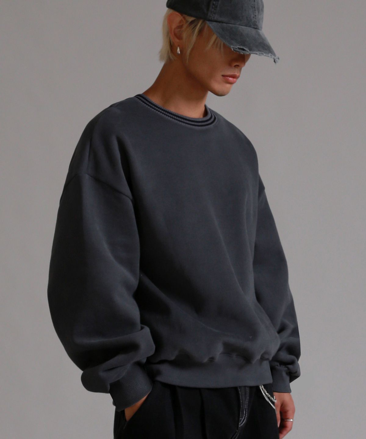 라이크더모스트(LIKE THE MOST) 피치스킨 라인 단가라 오버 스웨트셔츠_2colors