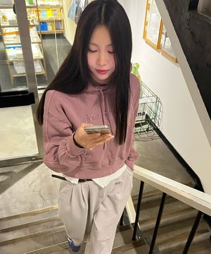 우먼 피그먼트 클래식 로고 엠브로이더리 후드 BODTS982F