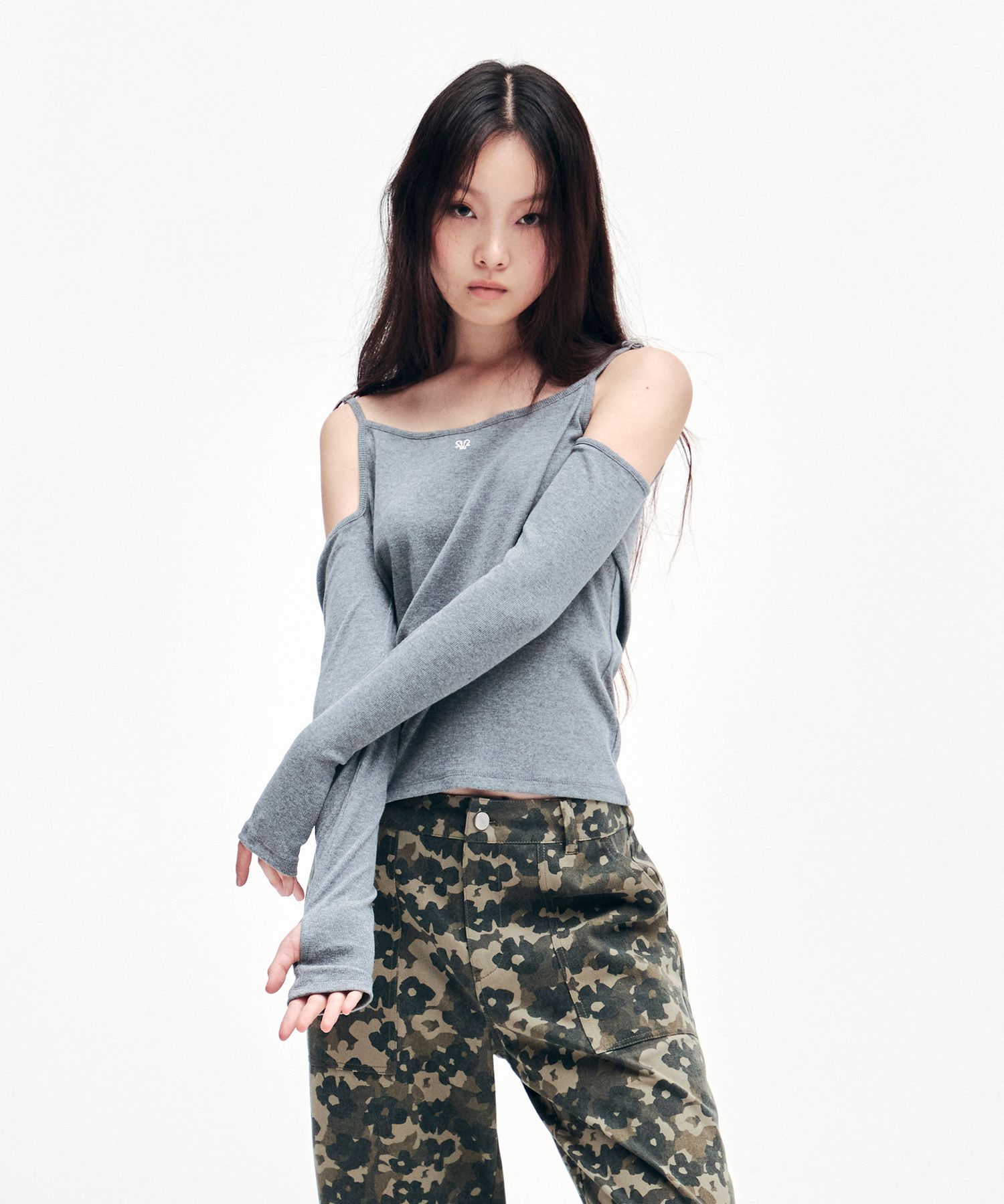[YOUHEEXOTZ] STAR PATTERN LAYERED BANDING TRACK PANTS_GREY source detail 41