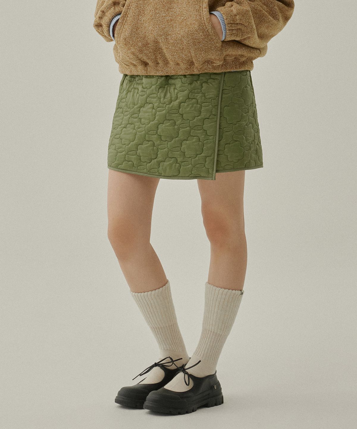 커버낫 우먼(COVERNAT WOMAN) 우먼 클로버하트 퀼팅 랩 미니 스커트 Olive