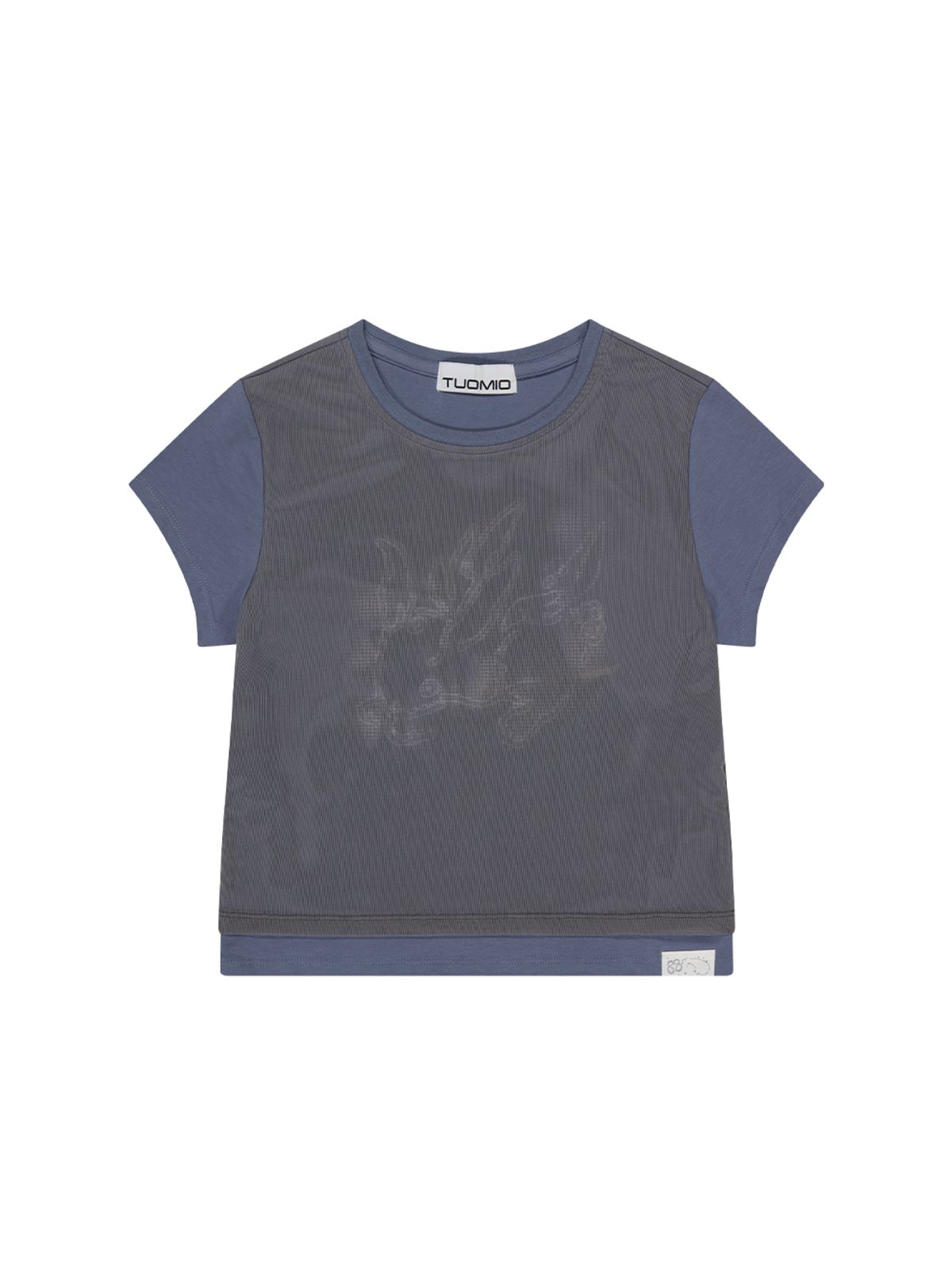 뚜오미오(TUOMIO) MESH LAYERED GRAPHIC T-SHIRT [DUSTY BLUE]