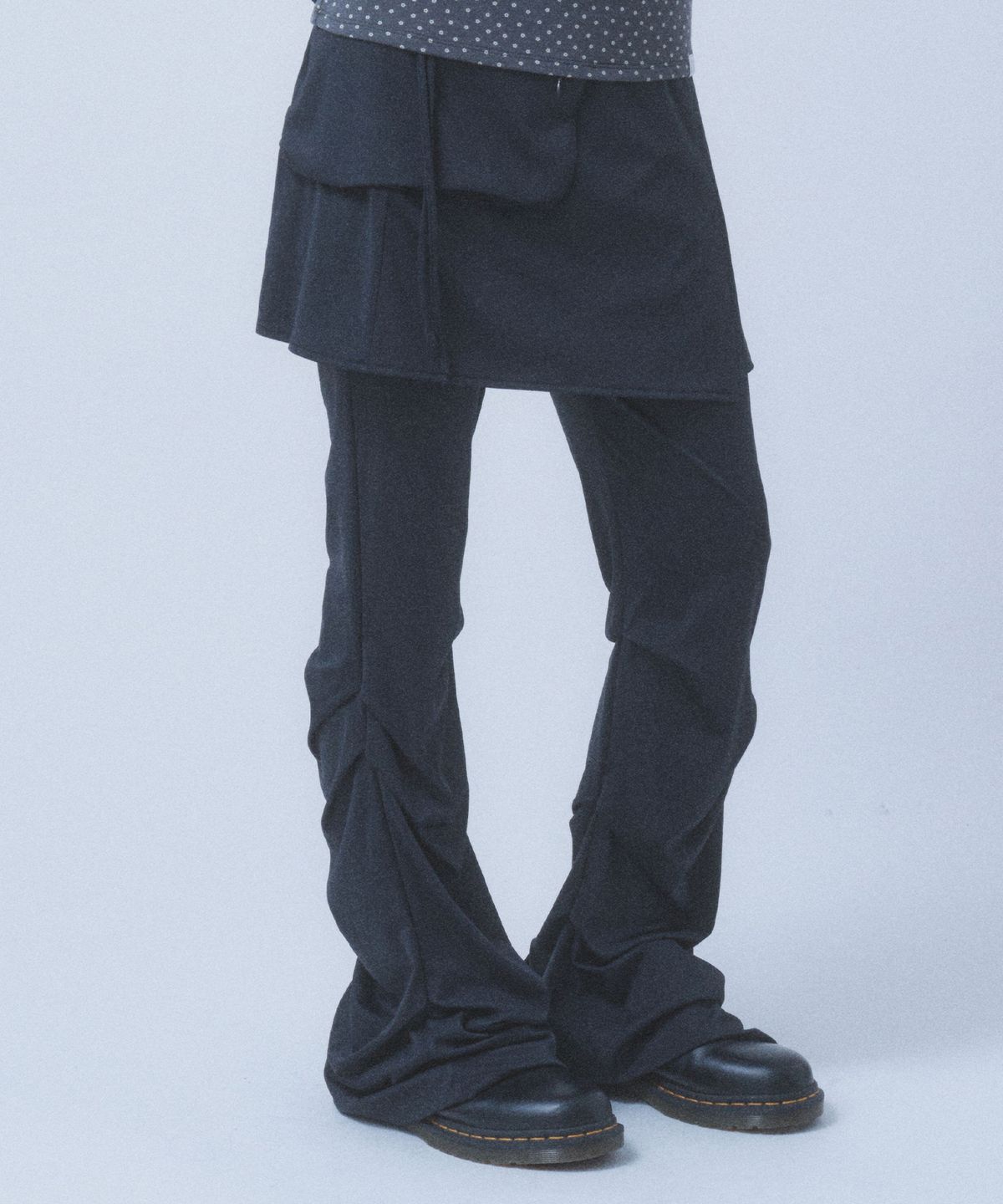 뚜오미오(TUOMIO) STRAPPY SKIRT PANTS [BLACK]