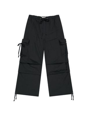STRAP WIDE PARACHUTE PANTS [BLACK]