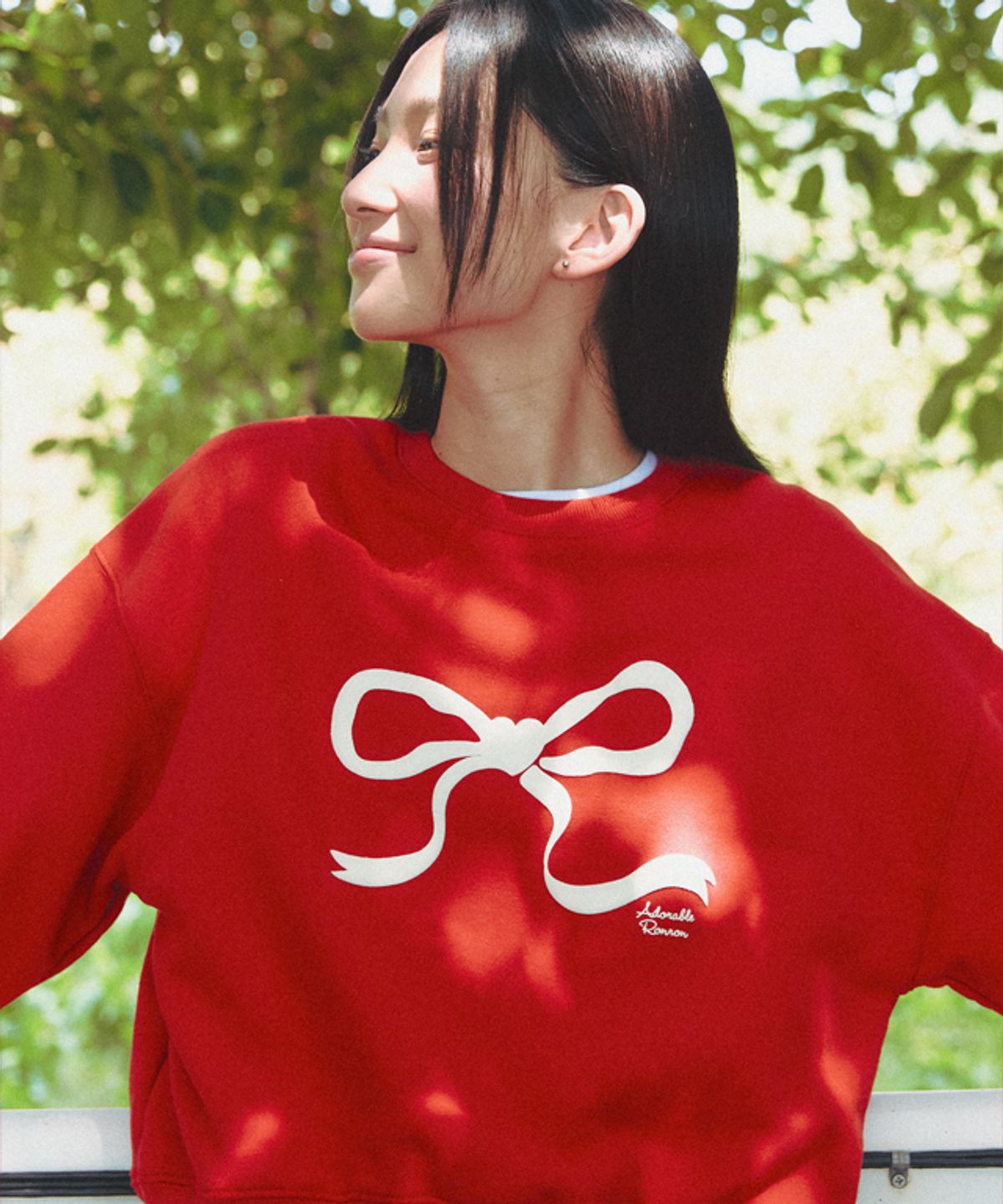 론론(RONRON) EMBO HEART RIBBON CROP SWEATSHIRTS RED