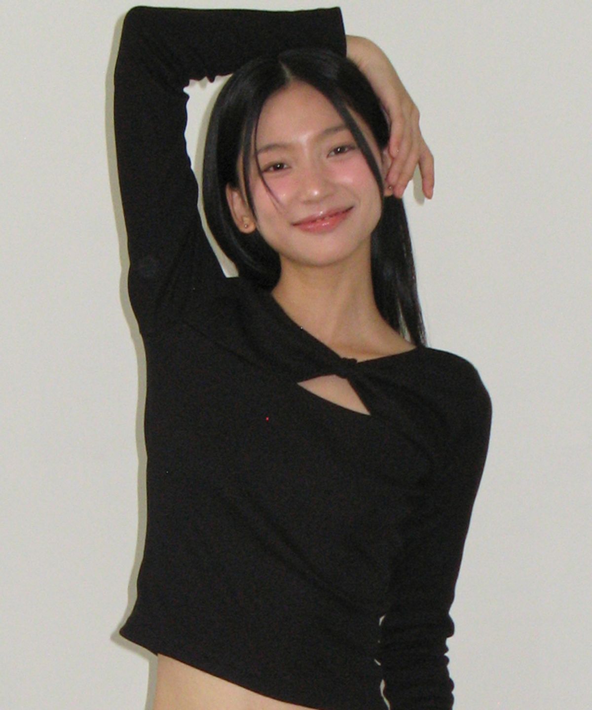 론론(RONRON) KNOT RIBBON SLIT LONG SLEEVE BLACK