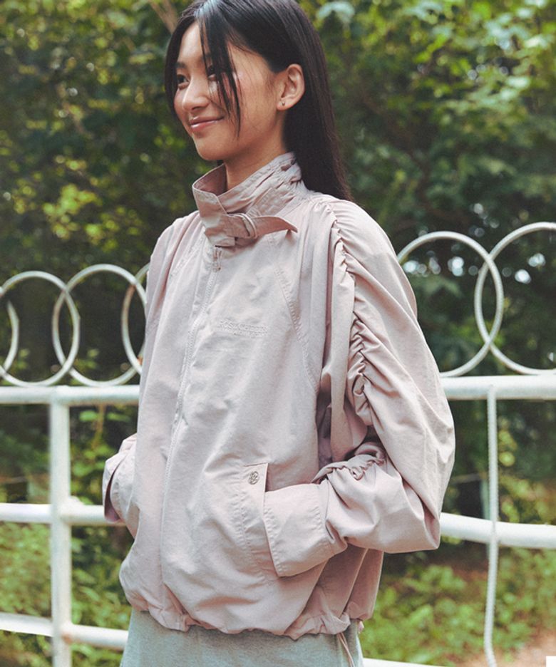 BUCKLE SHIRRING WIND JUMPER INDIE PINK