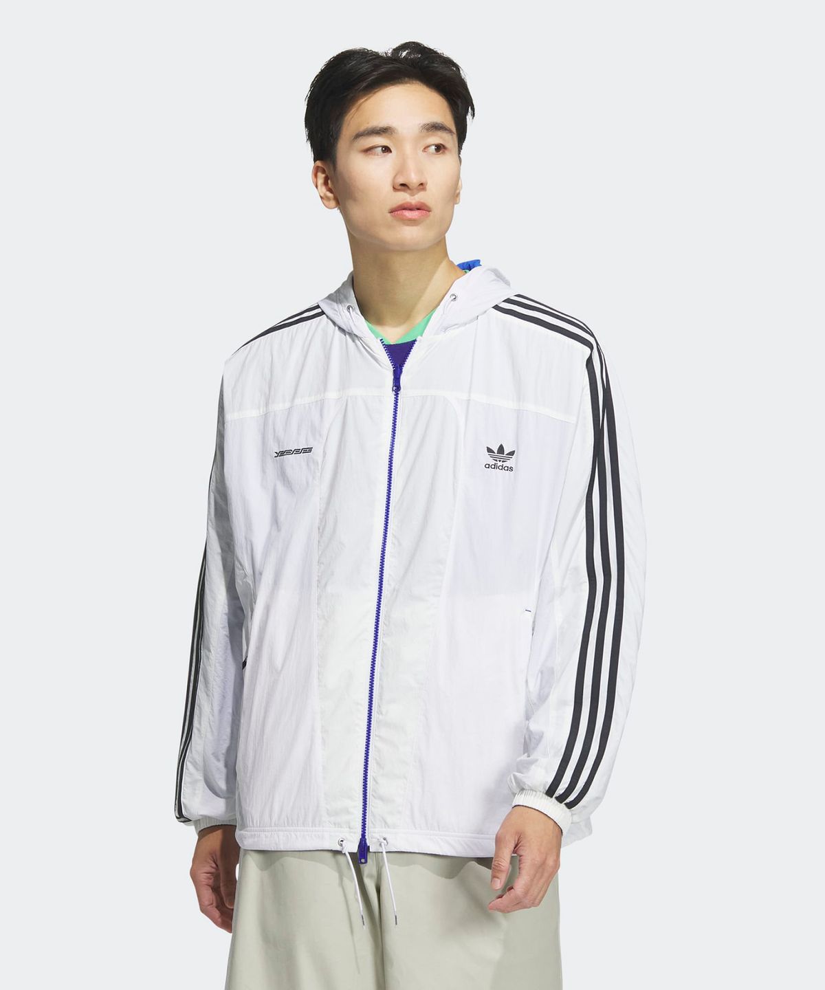 아디다스(ADIDAS) 아디다스 x YESEYESEE 리버서블 자켓 - 화이트:블루 / JN5817