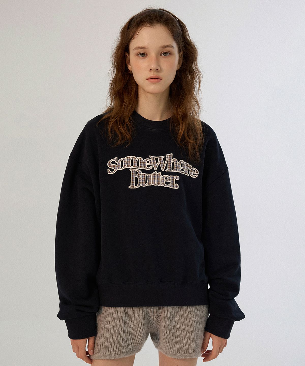 썸웨어버터(SOMEWHEREBUTTER) Check wave logo sweatshirt - Navy