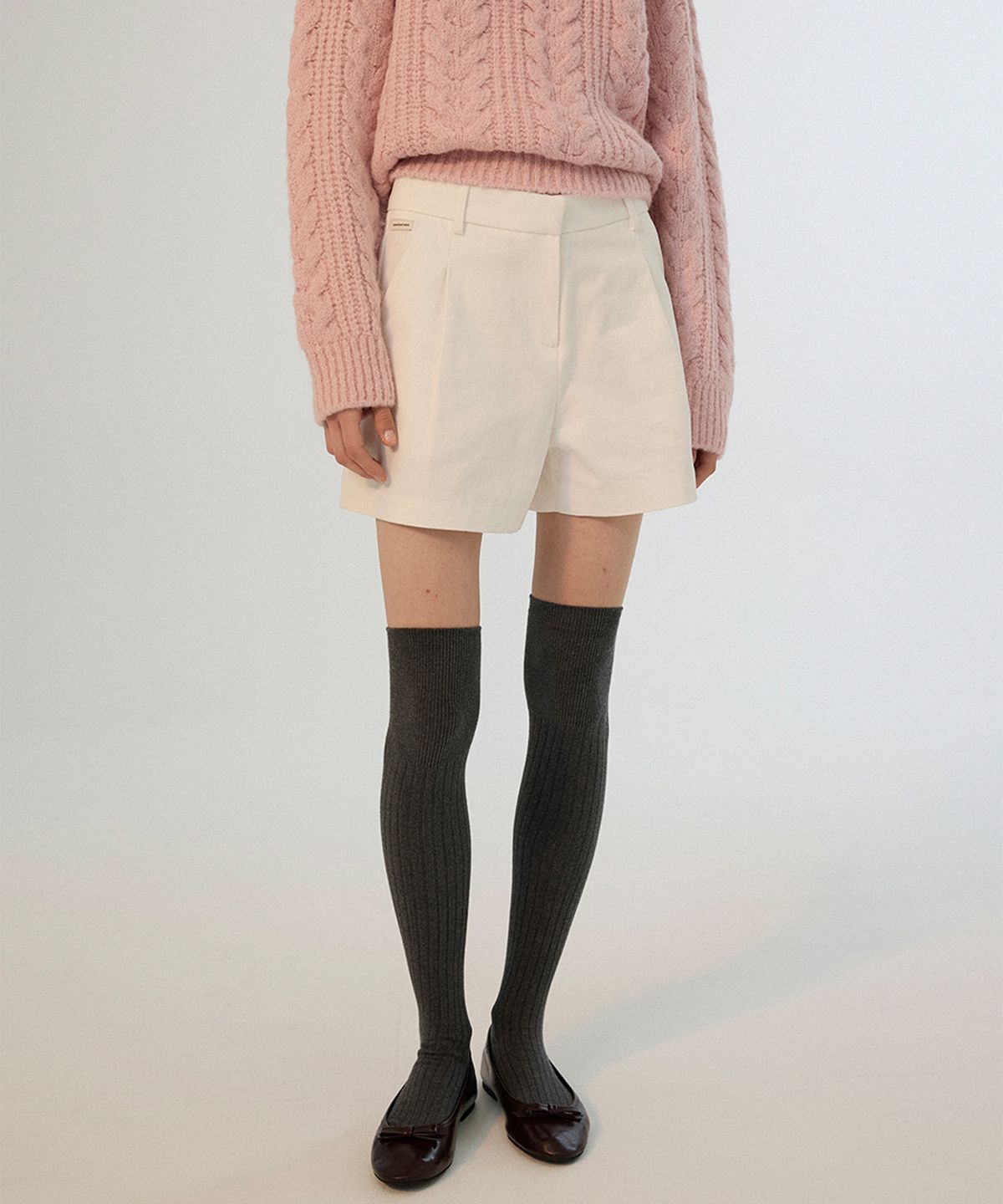 썸웨어버터(SOMEWHEREBUTTER) Peach Cotton Short pants - Ivory