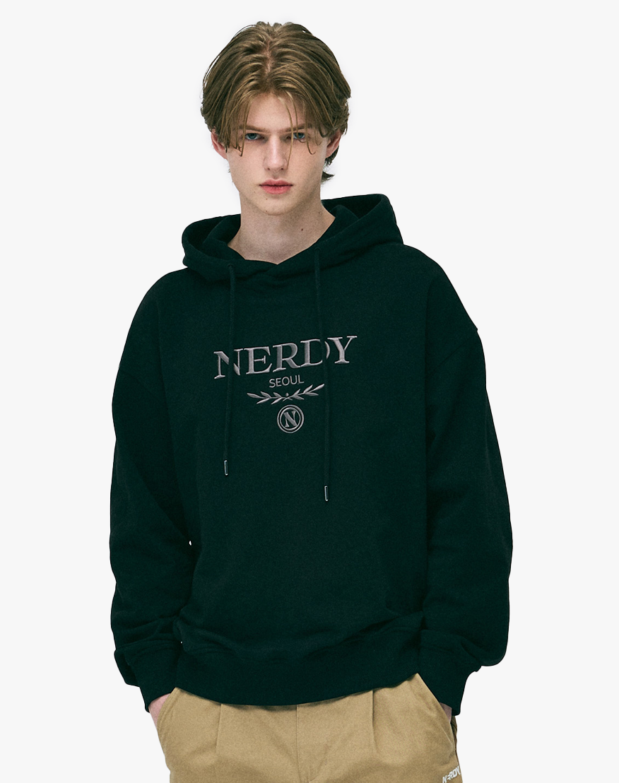 [ NERDY ]★24FW★韓国人気★SERIF LOGO PULLOVER HOODIE MUSINSA公式 | NERDY [Celebrity Worn] Serif Logo Pullover