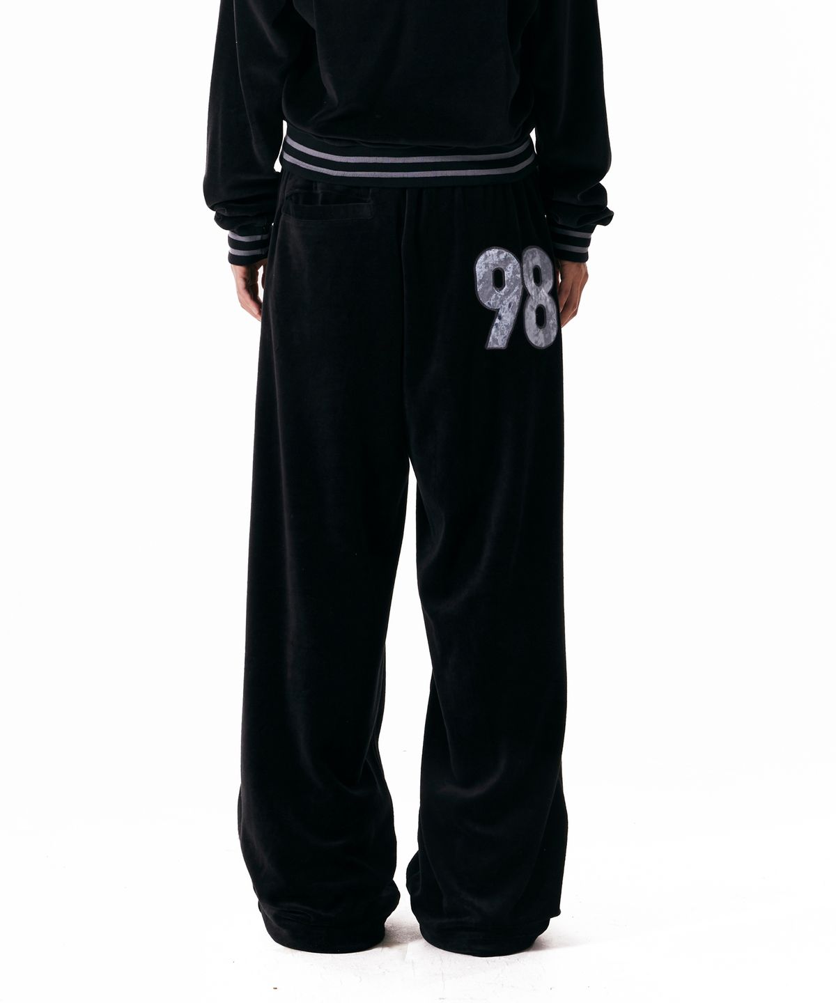 아캄(AAKAM) 98 Patch Velour Pants (Black)