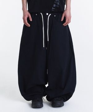 EASY OR EASY BALLOON PANTS (BLACK)