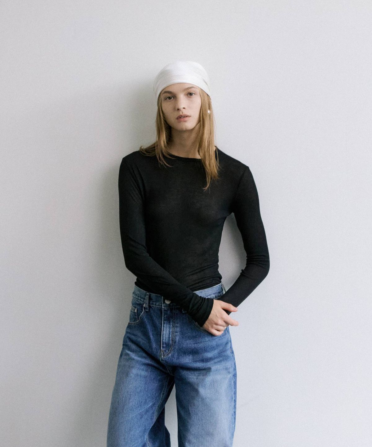 마이스(MAIS) WOOL TENCEL ROUND NECK TEE / BLACK