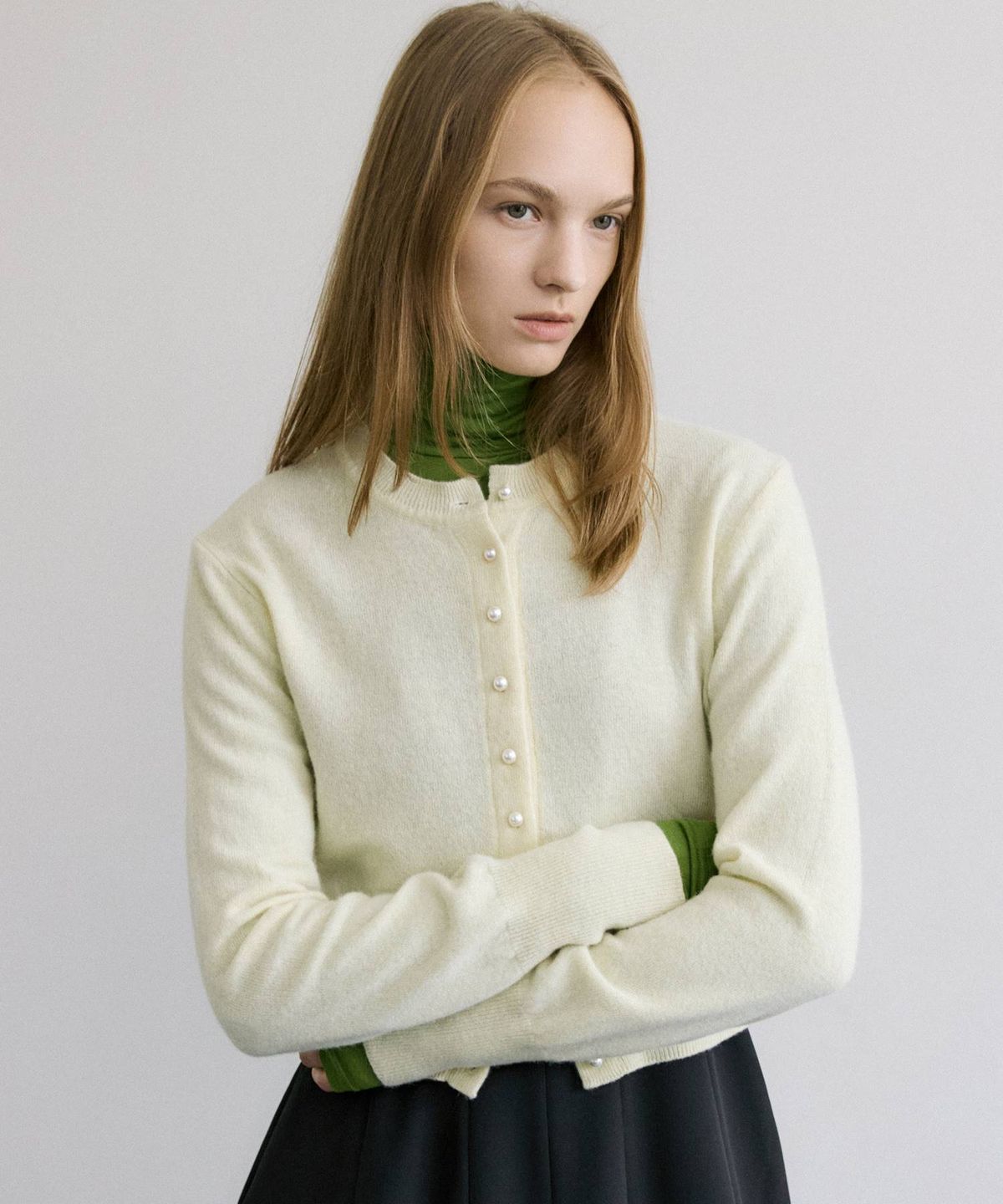 마이스(MAIS) PEARLY BUTTON WOOL CARDIGAN / BUTTER
