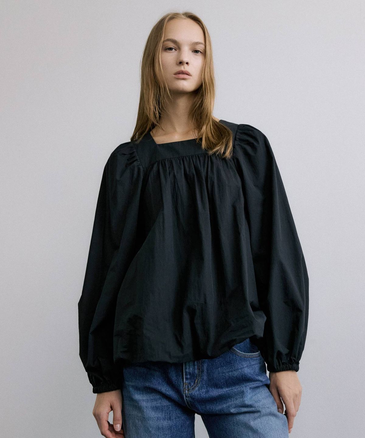마이스(MAIS) SQUARE NECK BALLOON BLOUSE / BLACK